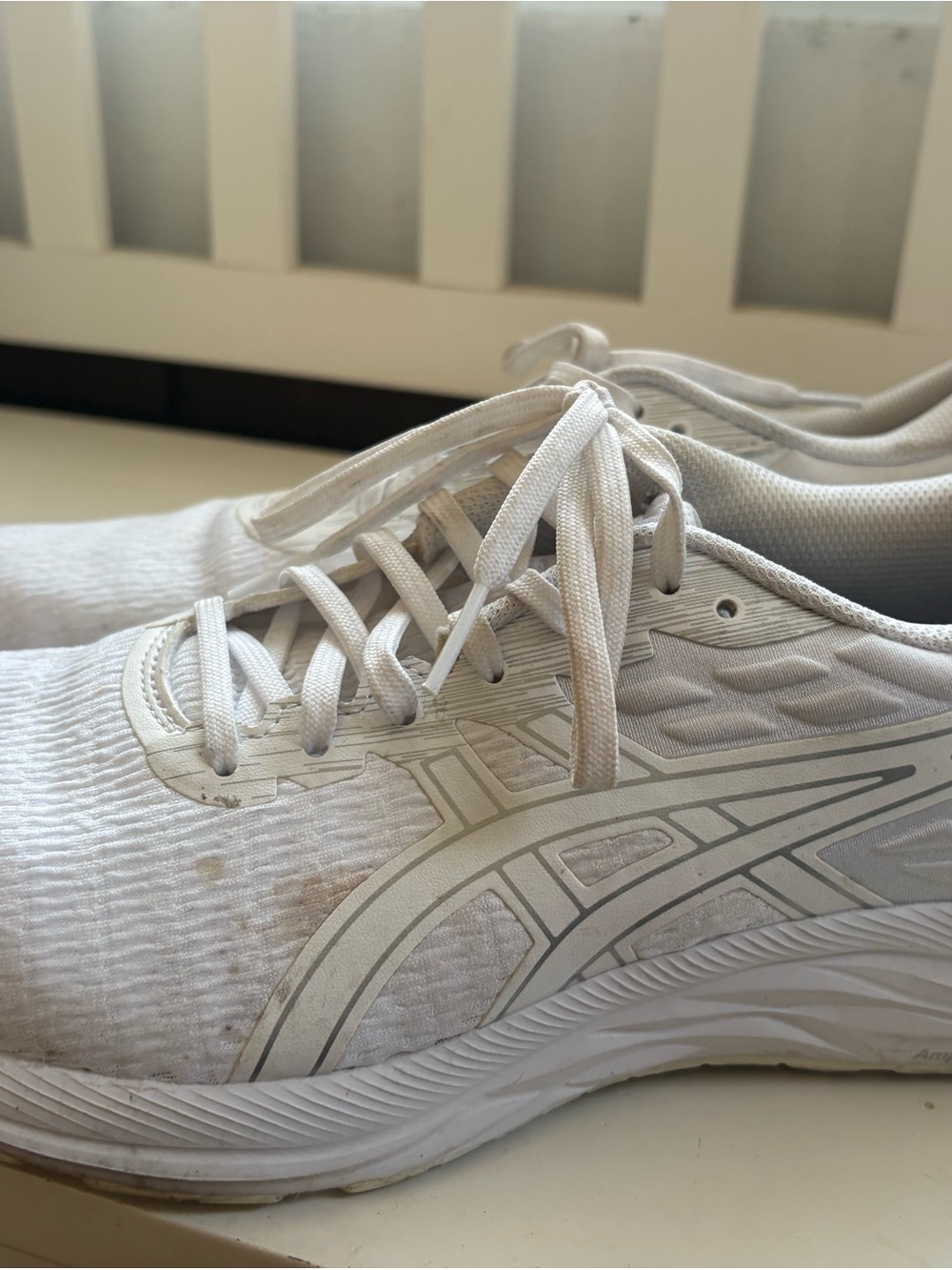 Women’s Asics White Running Shoes sz 9.5